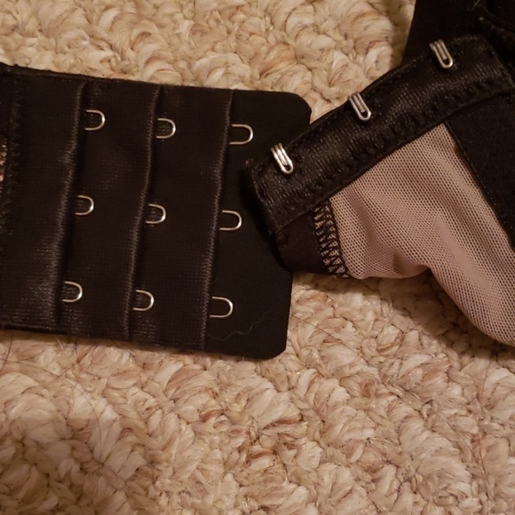 Victoria's Secret - Picture 4 of 4